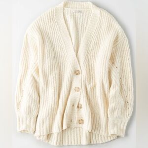 ⭐️ American Eagle White Cardigan sweater
